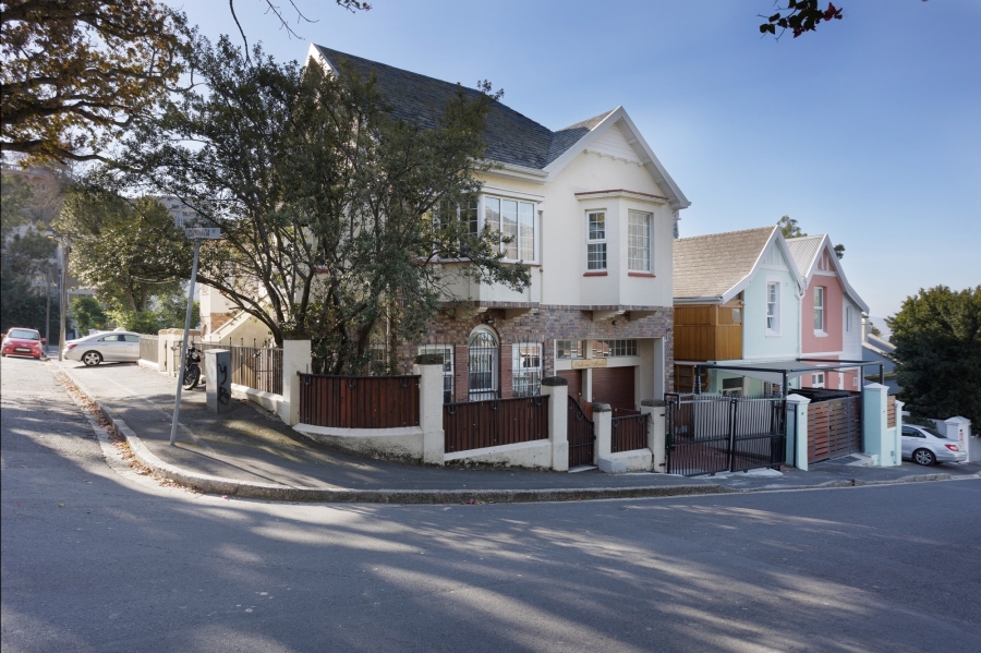 4 Bedroom Property for Sale in Gardens Western Cape